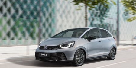 Honda Jazz: malý hybrid s veľkým interiérom a netradične riešeným pohonom obrazok