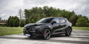 Alfa Romeo Junior Elettrica – mestský elektromobil s talianskym charakterom, pričom VELOCE ukazuje jeho športovejšiu tvár obrazok