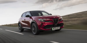 Alfa Romeo Junior Hybrid – štýlový mestský crossover, ktorý sa snaží jazdiť ako pravá Alfa obrazok