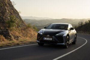 Lexus RZ - výrazne dlhší dojazd, vyšší výkon a nové technológie