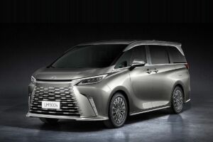Lexus LM je sedemmiestna obývačka na kolesách, nie obyčajné rodinné MPV