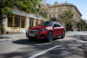 Mercedes-Benz GLA elektromobil: kompaktné SUV s dojazdom až 657 kilometrov a 320 kW nabíjaním