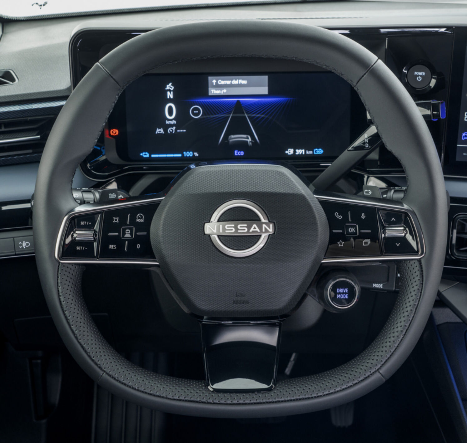 https://autofilter.sk/assets/files/images/micra/gallery/steering-wheel-detail-showing-Nissan-logo-combimeter-and-dials.jpg - obrazok