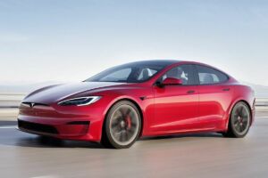 Tesla Model S je elektrické cestovné GT s dojazdom až 744 km a výkonom, ktorý netreba každému