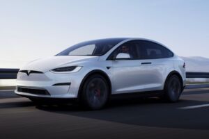 Tesla model X: Keď sa spája priestor rodinného auta s výkonom superšportu