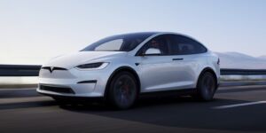 Tesla model X: Keď sa spája priestor rodinného auta s výkonom superšportu obrazok