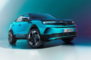 Mokka Electric patrí do mesta, ale dojazd ju pustí aj ďalej