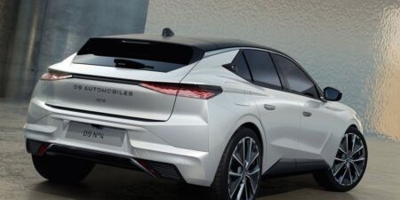 DS N°4: Modernizovaný model prichádza aj ako elektromobil obrazok