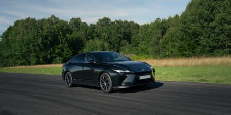 Lexus ES (8. generácia): veľký sedan s čistým dizajnom a novou dávkou techniky obrazok