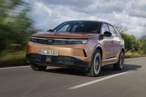 Grandland Electric ponúka tri odlišné verzie. Najväčšia batéria nie je pre každého