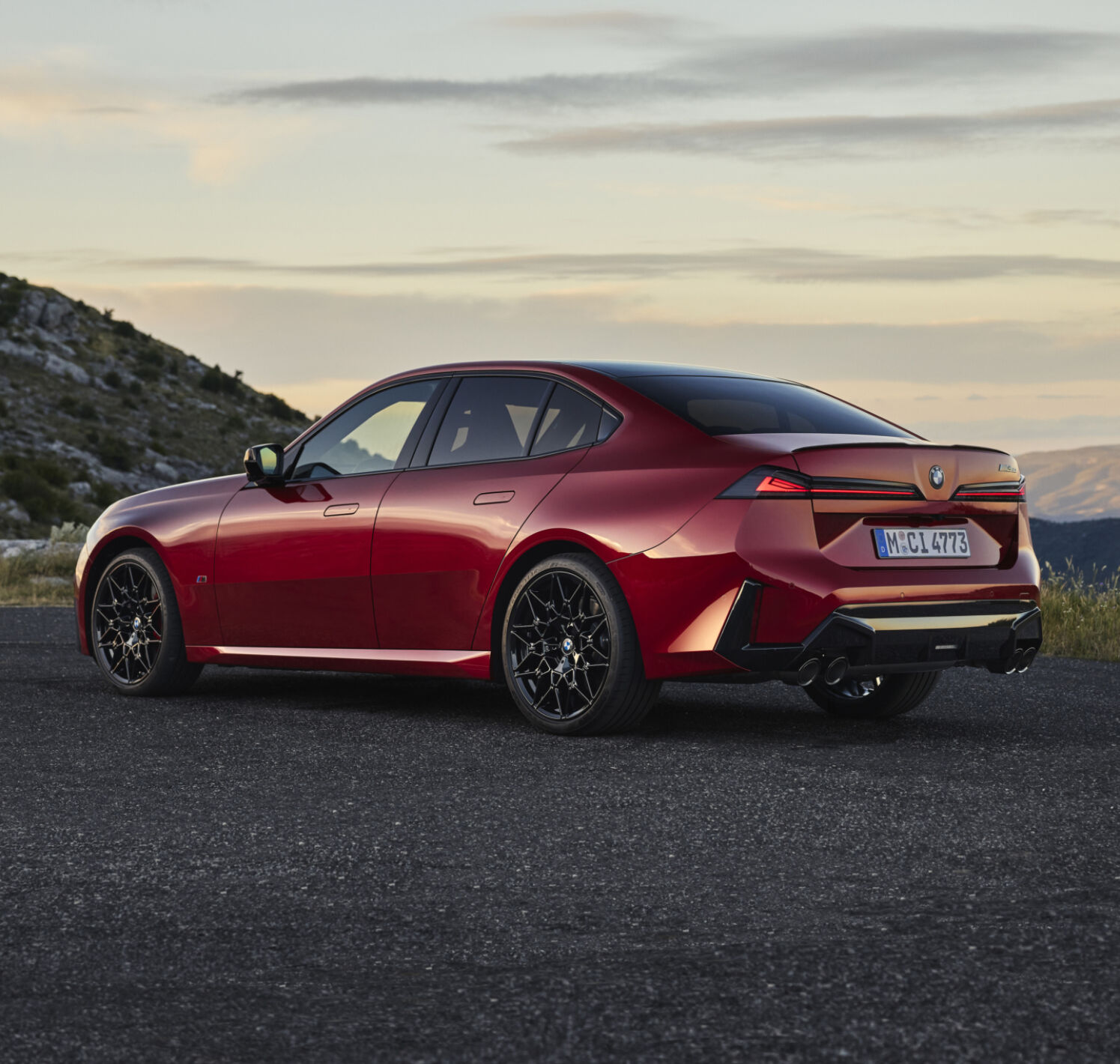 https://autofilter.sk/assets/files/images/novy-rad-3-sedan/gallery/P90657708_highRes_the-new-bmw-m350-xdr.jpg - obrazok