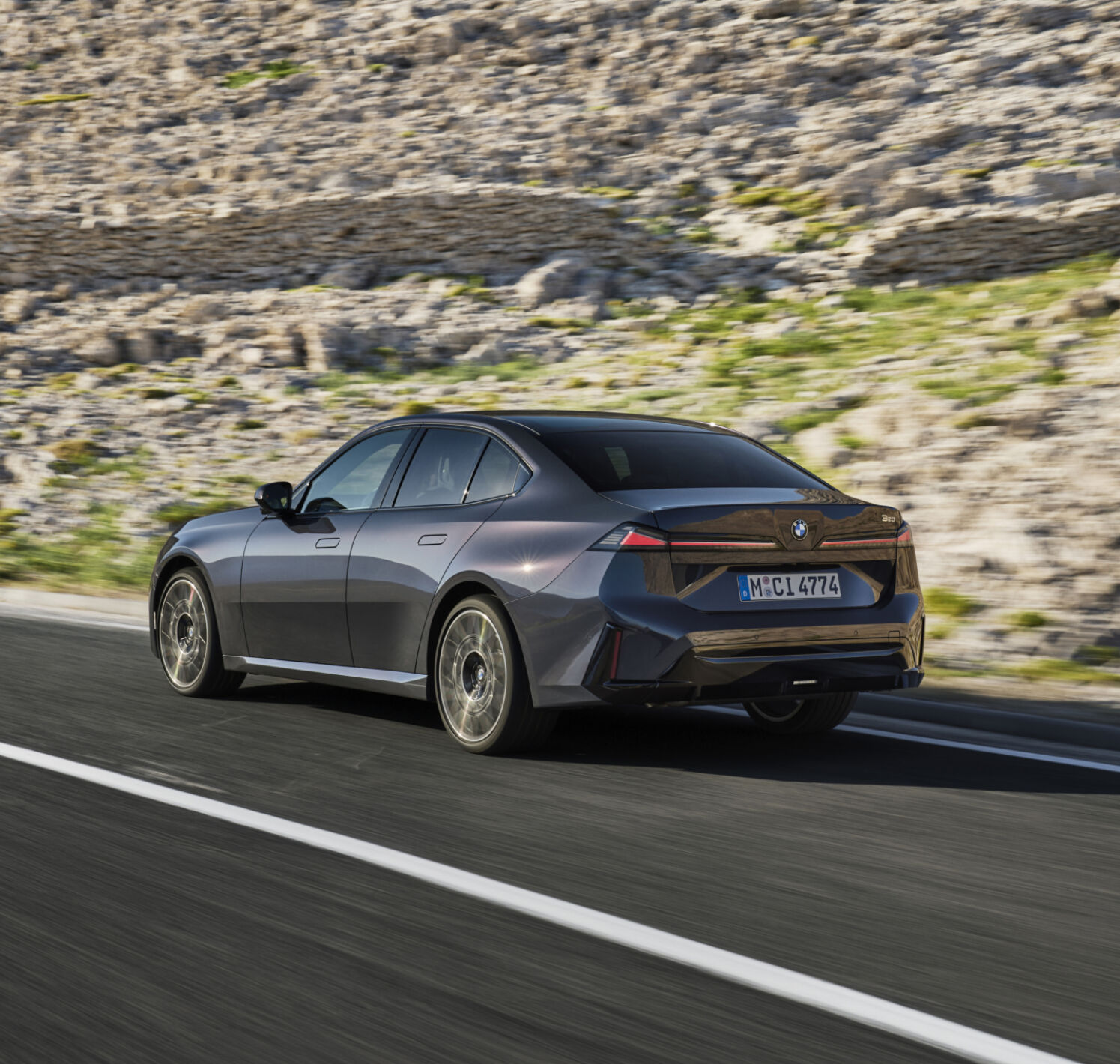 https://autofilter.sk/assets/files/images/novy-rad-3-sedan/gallery/P90657729_highRes_the-new-bmw-320-exte.jpg - obrazok