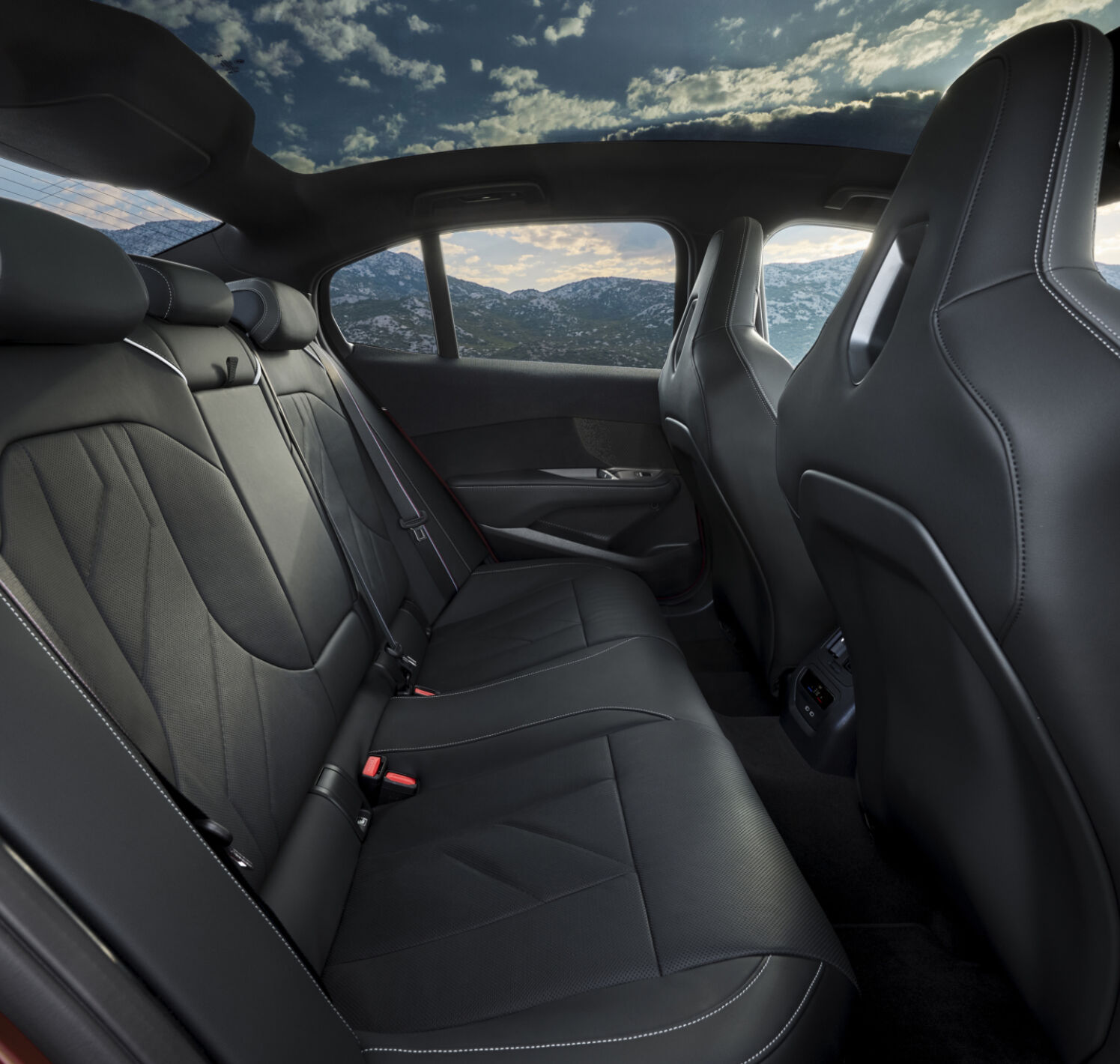 https://autofilter.sk/assets/files/images/novy-rad-3-sedan/gallery/P90657774_highRes_the-new-bmw-m350-xdr.jpg - obrazok
