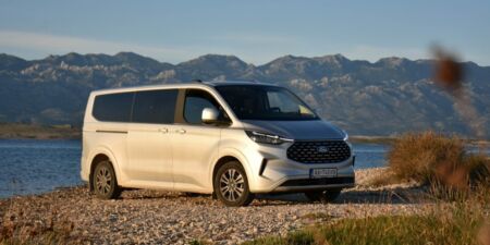 Ford Tourneo Custom 2.0 TDCi / AWD: Skvelá osobná dodávka s multifunkčnými vlastnosťami? Tu je! (RECENZIA) obrazok