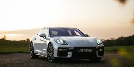 Panamera E-Hybrid Executive presúva pozornosť z vodiča na zadné sedadlá obrazok