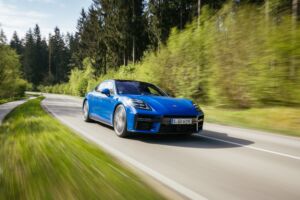 Panamera E-Hybrid dáva zmysel medzi wallboxom a diaľnicou