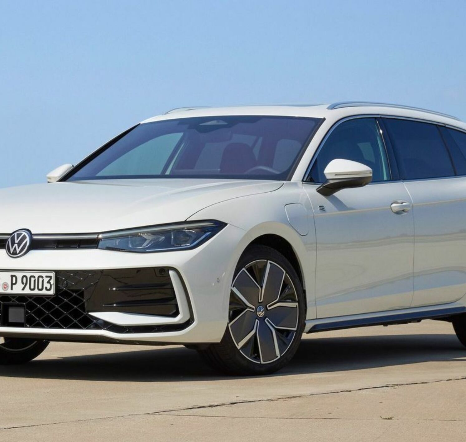 https://autofilter.sk/assets/files/images/passat-variant-phev/gallery/Volkswagen-passat-variant-2023-25-galeria_2025-04-10-195932_gndf.jpg - obrazok