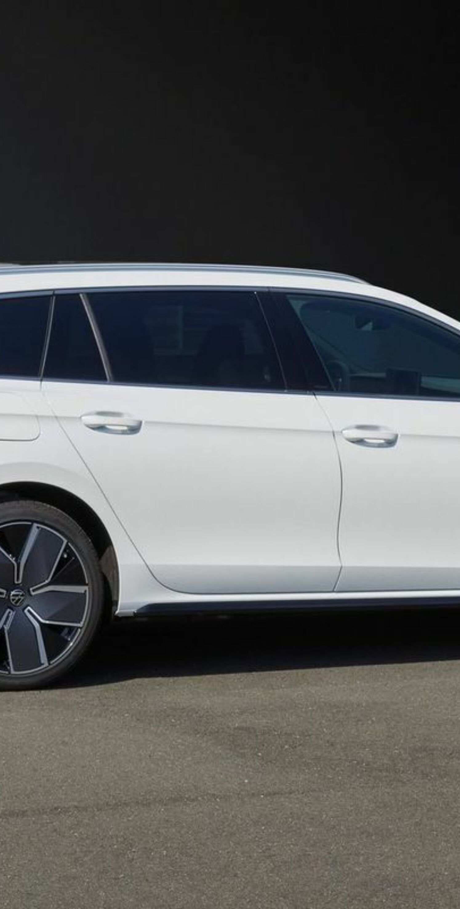 https://autofilter.sk/assets/files/images/passat-variant-phev/gallery/Volkswagen-passat-variant-2023-27-galeria_2025-04-10-195932_ieex.jpg - obrazok