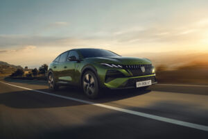 Peugeot 408 – fastback, ktorý spája štýl s elektrifikovaným pohonom