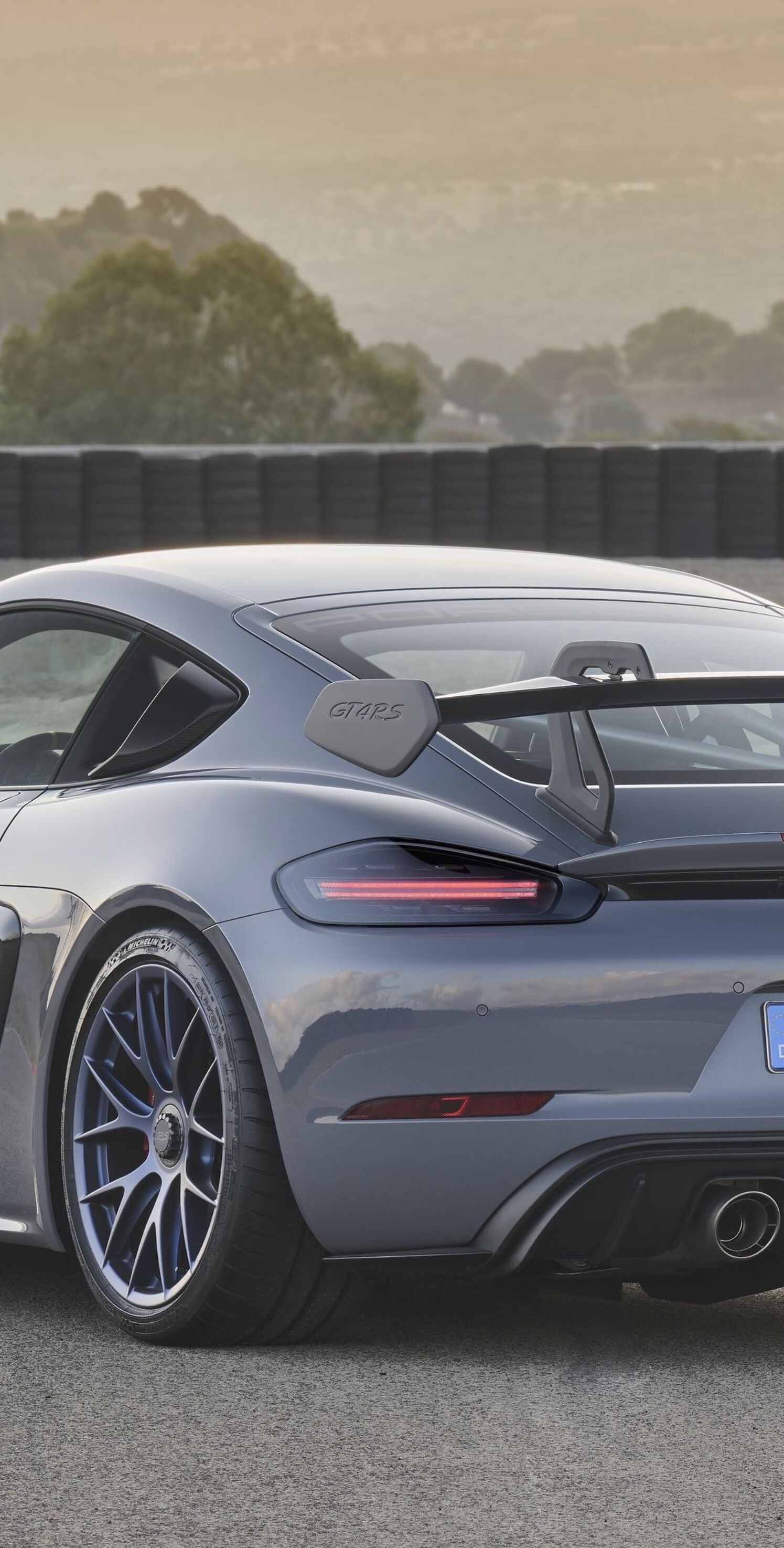 https://autofilter.sk/assets/files/images/porsche-718-cayman-gt4-rs/gallery/769_007c_highres.jpeg - obrazok