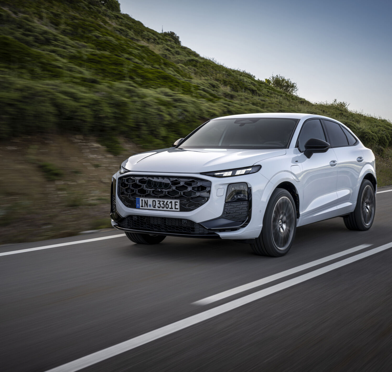 https://autofilter.sk/assets/files/images/q3-phev-2/gallery/A251376_medium.jpg - obrazok