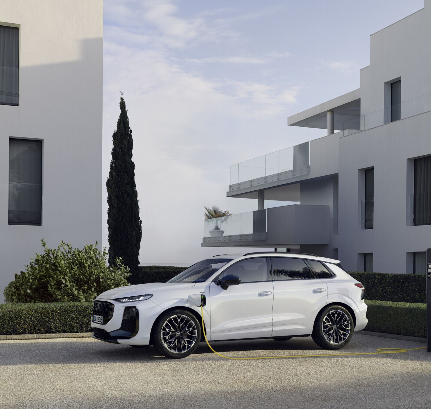 https://autofilter.sk/assets/files/images/q3-phev/gallery/A250945_medium.jpg - obrazok