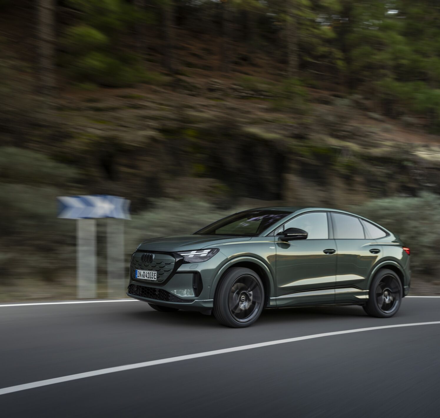 https://autofilter.sk/assets/files/images/q4-sportback-e-tron/gallery/A260665_medium.jpg - obrazok