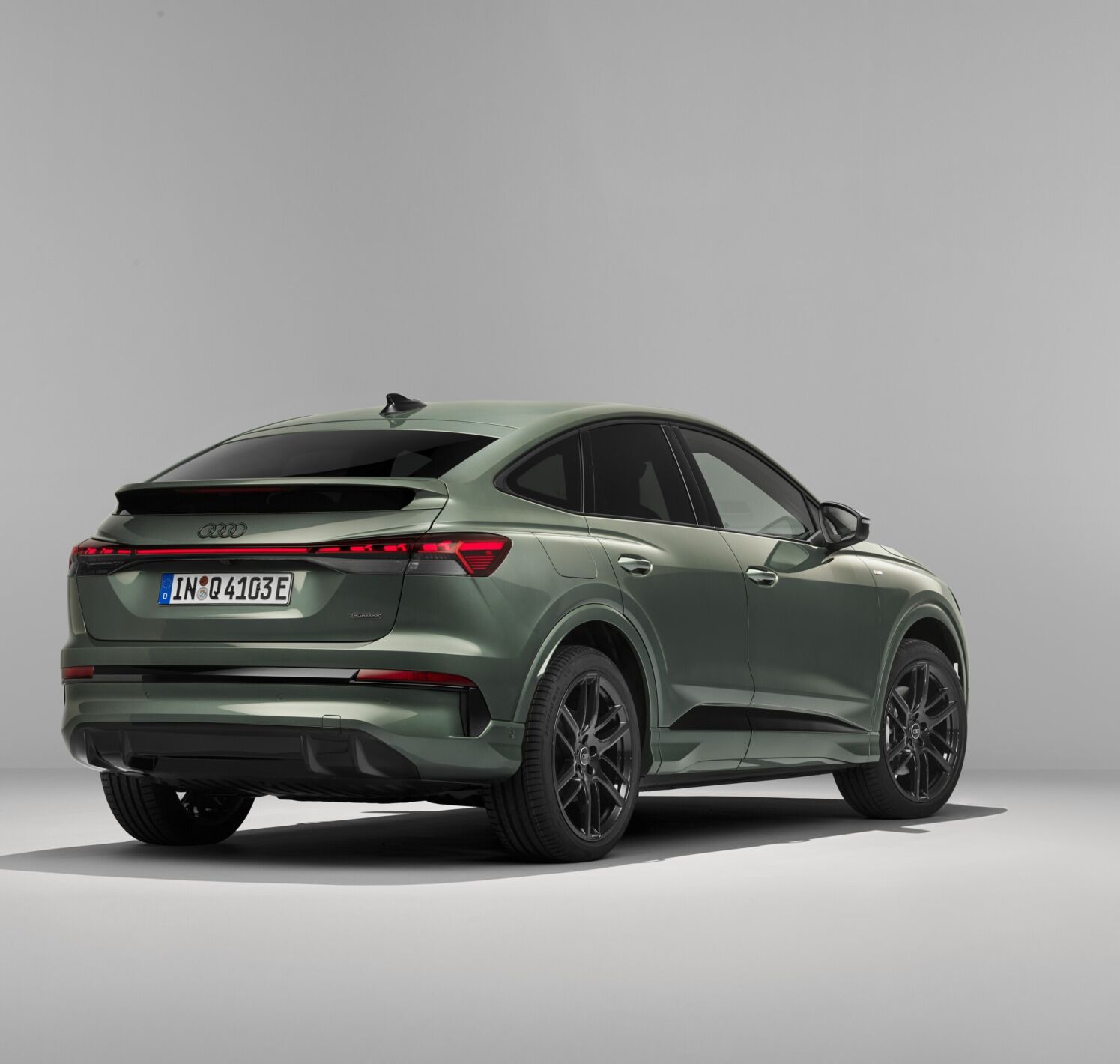 https://autofilter.sk/assets/files/images/q4-sportback-e-tron/gallery/A260677_medium.jpg - obrazok