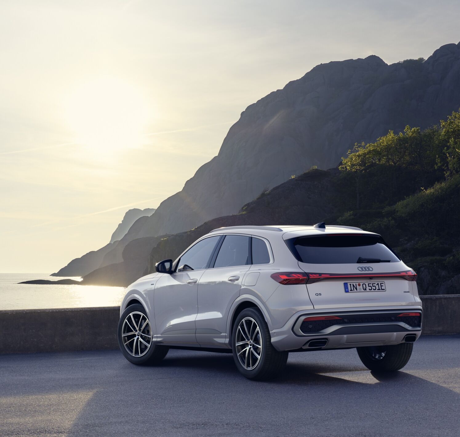 https://autofilter.sk/assets/files/images/q5-phev/gallery/A250636_medium.jpeg - obrazok