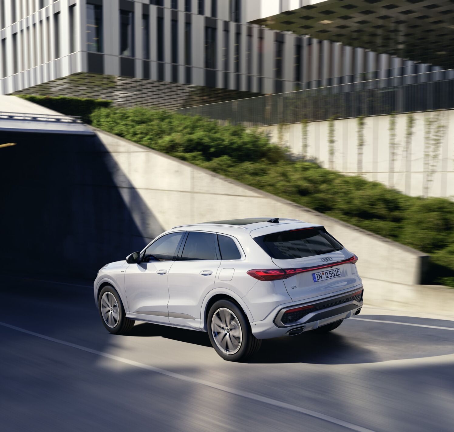 https://autofilter.sk/assets/files/images/q5-phev/gallery/A250638_medium.jpeg - obrazok