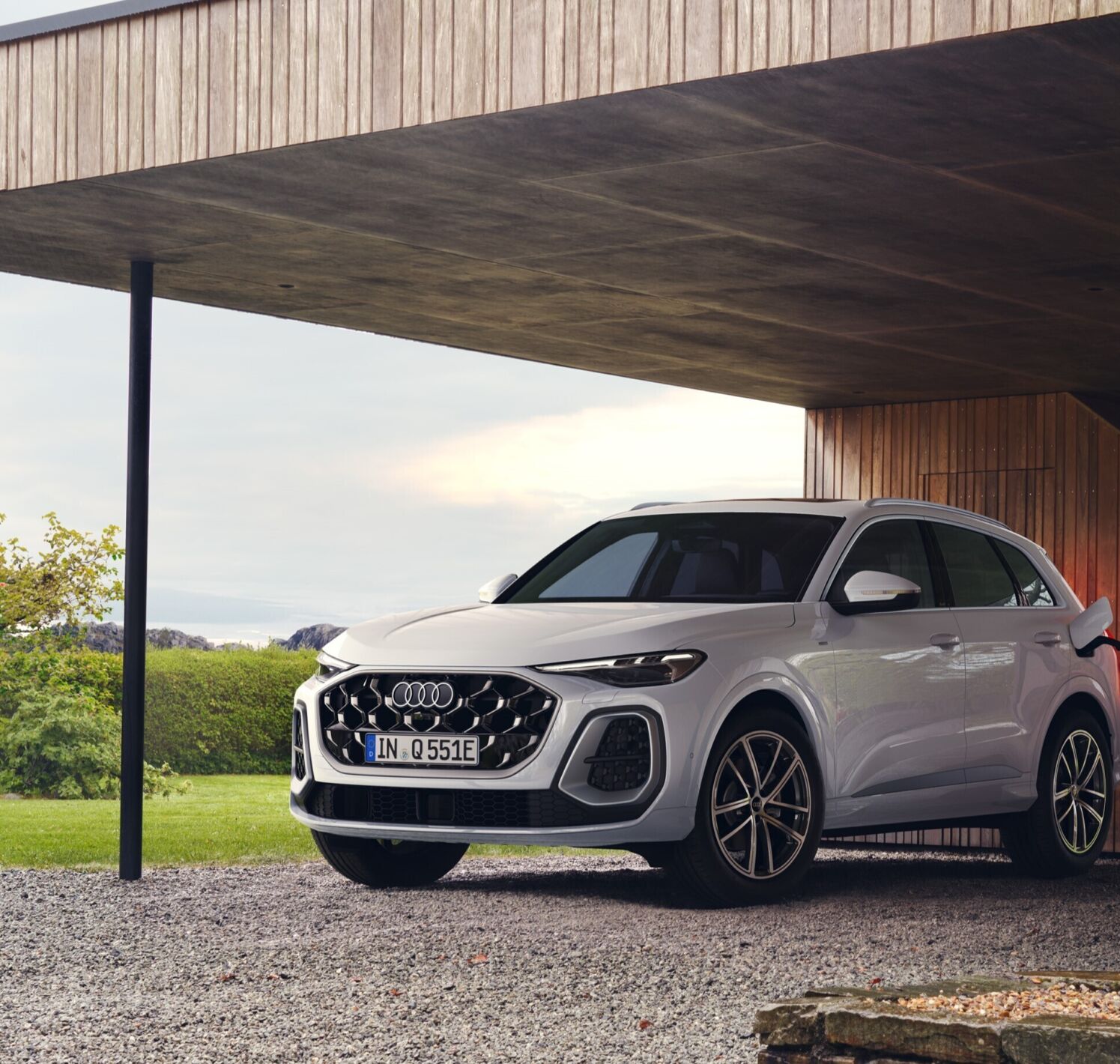 https://autofilter.sk/assets/files/images/q5-phev/gallery/A250641_medium.jpg - obrazok