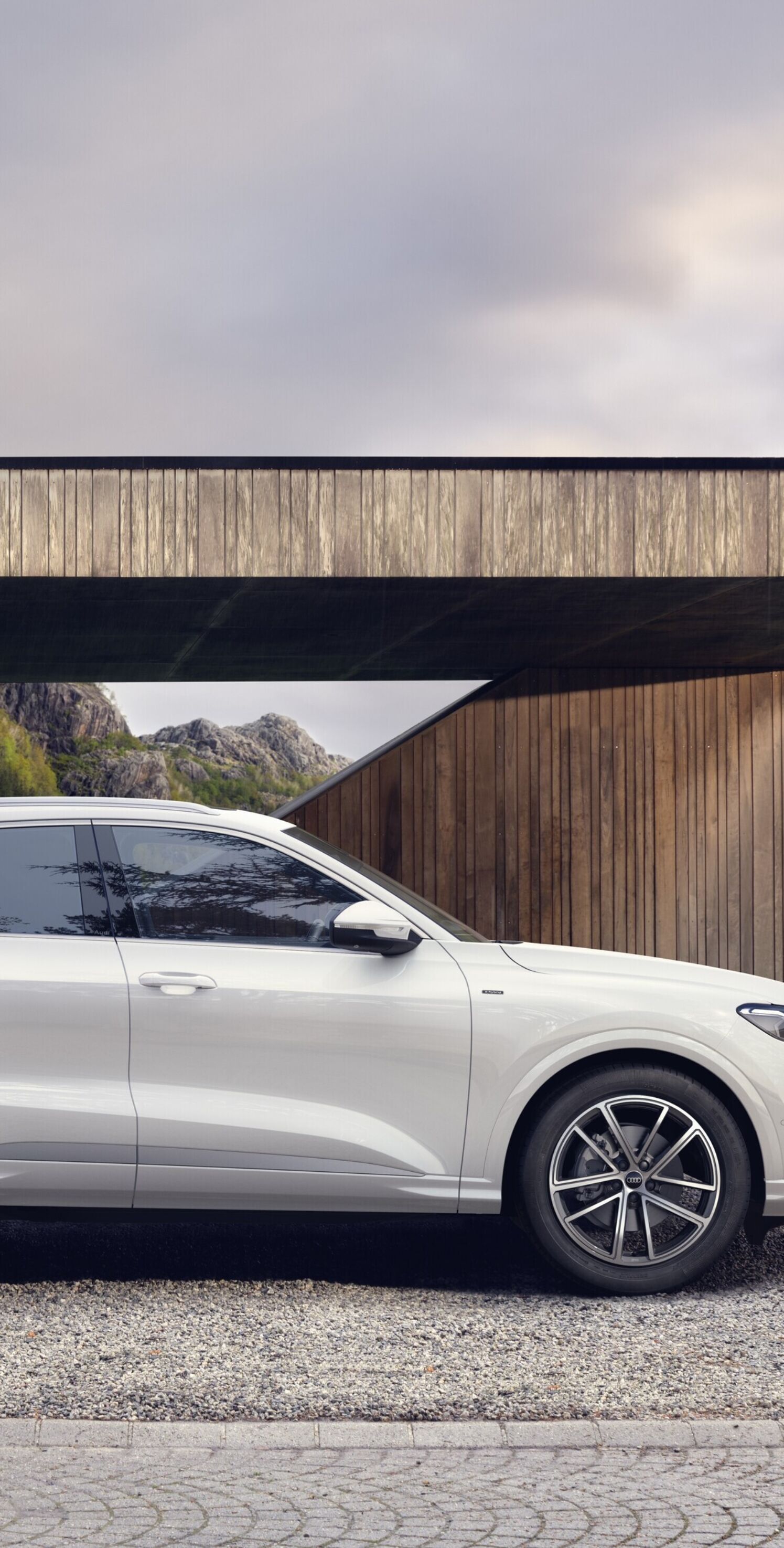 https://autofilter.sk/assets/files/images/q5-phev/gallery/A250642_medium.jpeg - obrazok