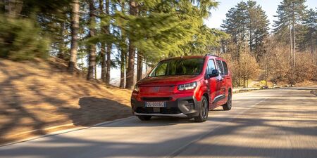 Fiat predstavil Qubo L: Praktické rodinné MPV s dieselom aj elektrickým pohonom obrazok