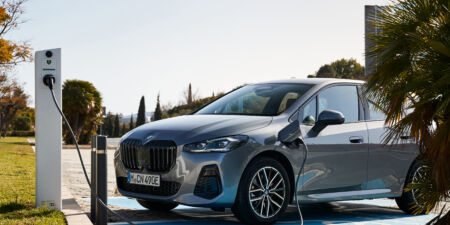 BMW rad 2 Active Tourer PHEV – plug-in hybridné rodinné BMW, ktoré spája priestor s nečakane silným výkonom obrazok