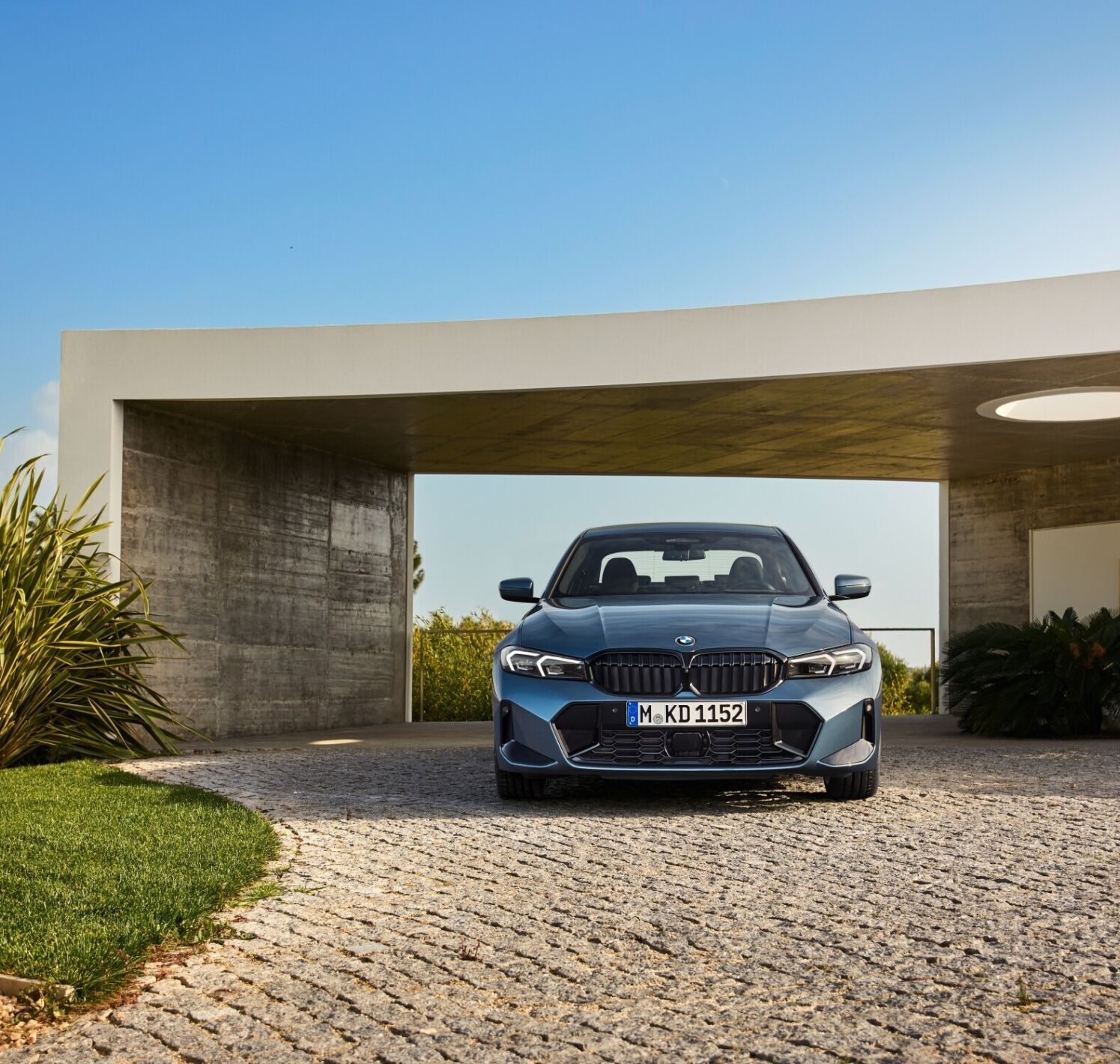https://autofilter.sk/assets/files/images/rad-3-sedan-phev/gallery/P90549618-low-Res-the-new-bmw-330i-sed_2025-04-10-202930_rdob.jpg - obrazok
