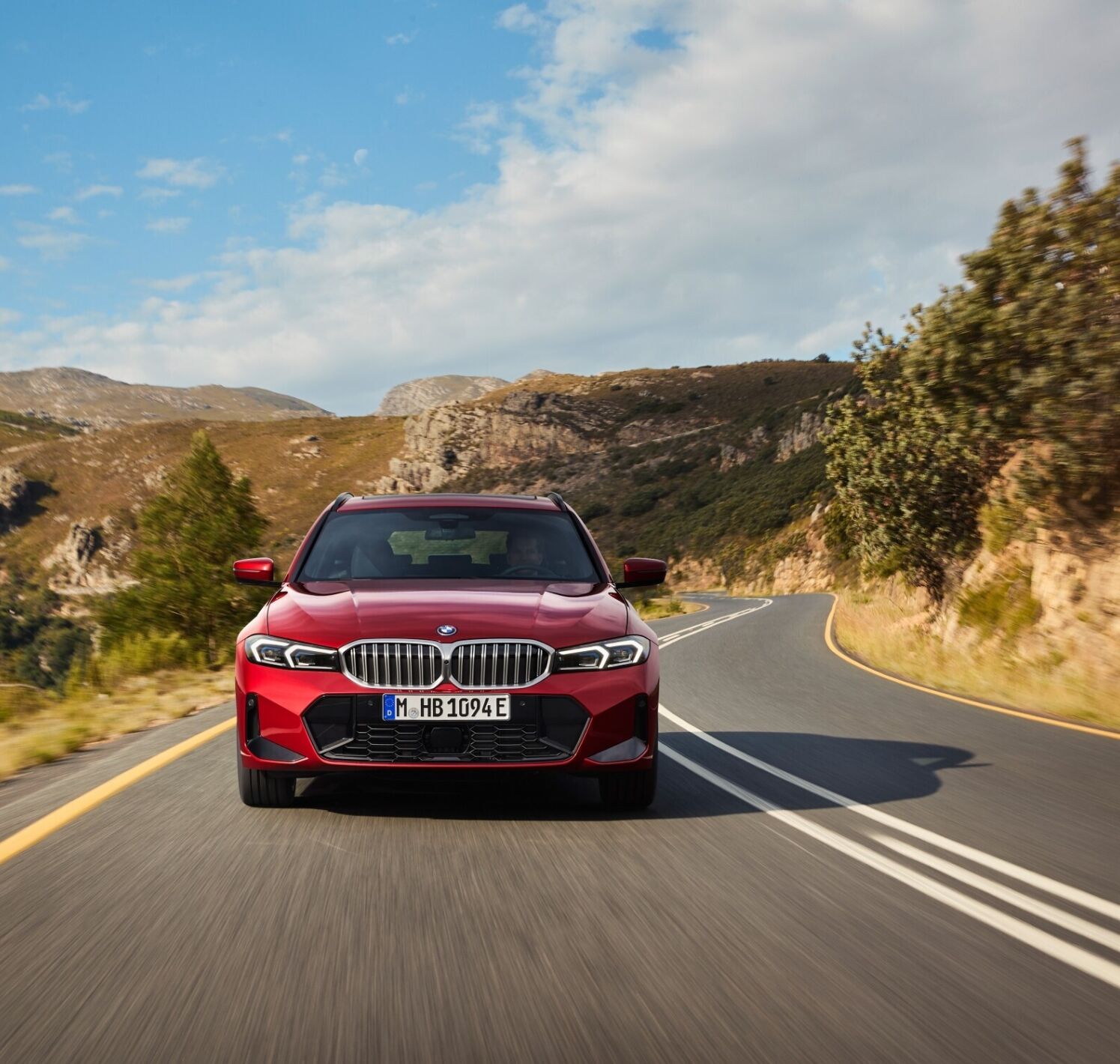 https://autofilter.sk/assets/files/images/rad-3-touring-phev/gallery/P90549646-low-Res-the-new-bmw-330e-tou_2025-04-10-203025_otvf.jpg - obrazok