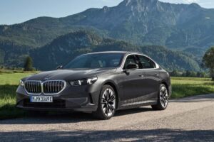 BMW radu 5 PHEV – plug-in hybridný sedan, ktorý dáva zmysel najmä pri pravidelnom nabíjaní