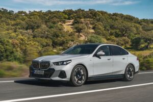 BMW radu 5 Sedan (G60) – moderný biznis sedan, ktorý balansuje medzi komfortom a technológiou