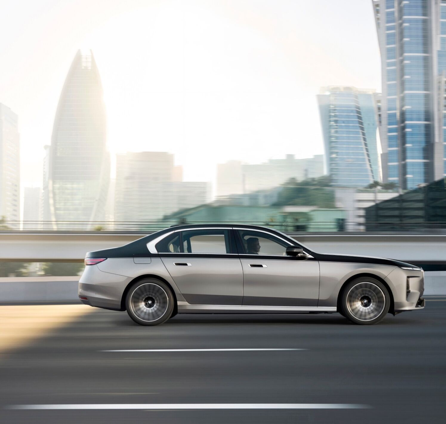 https://autofilter.sk/assets/files/images/rad-7/gallery/P90636059_lowRes_bmw-740-xdrive-04-20.jpg - obrazok