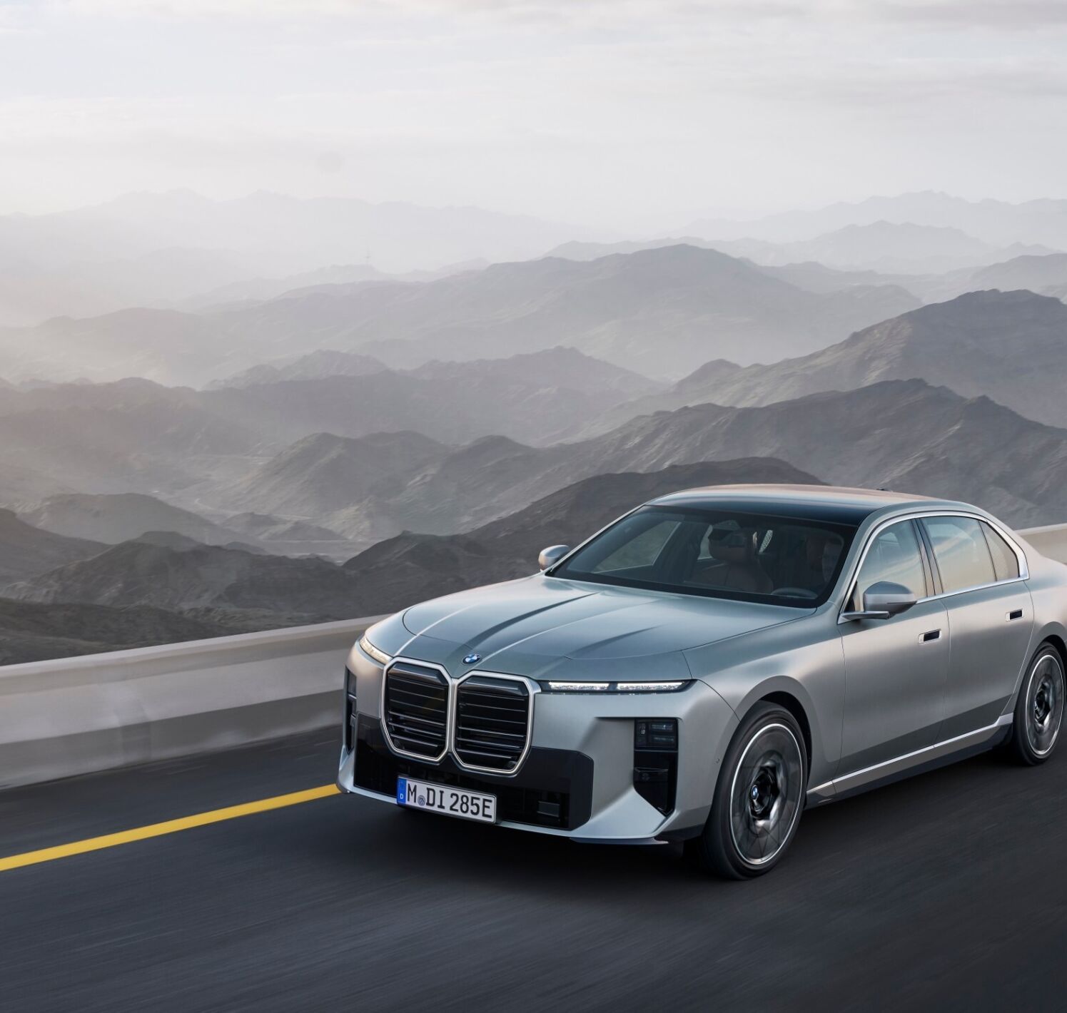 https://autofilter.sk/assets/files/images/rad-7/gallery/P90636137_lowRes_bmw-i7-60-xdrive-04.jpg - obrazok