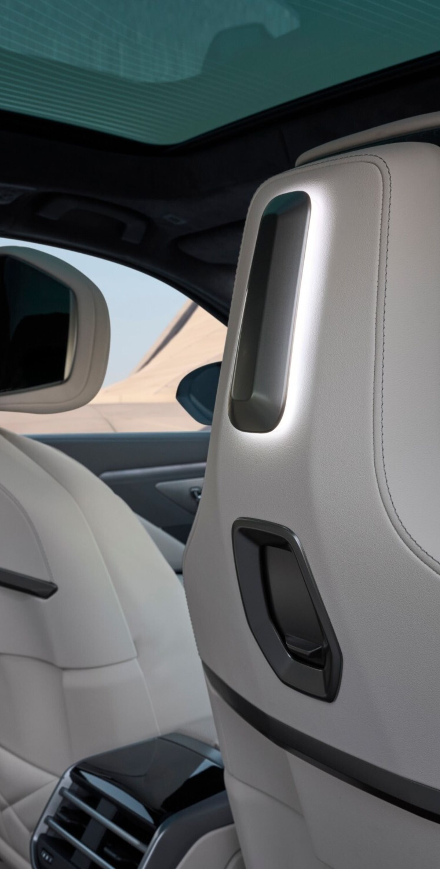 https://autofilter.sk/assets/files/images/rad-7/gallery/P90636130_lowRes_bmw-740-xdrive-04-20.jpg - obrazok