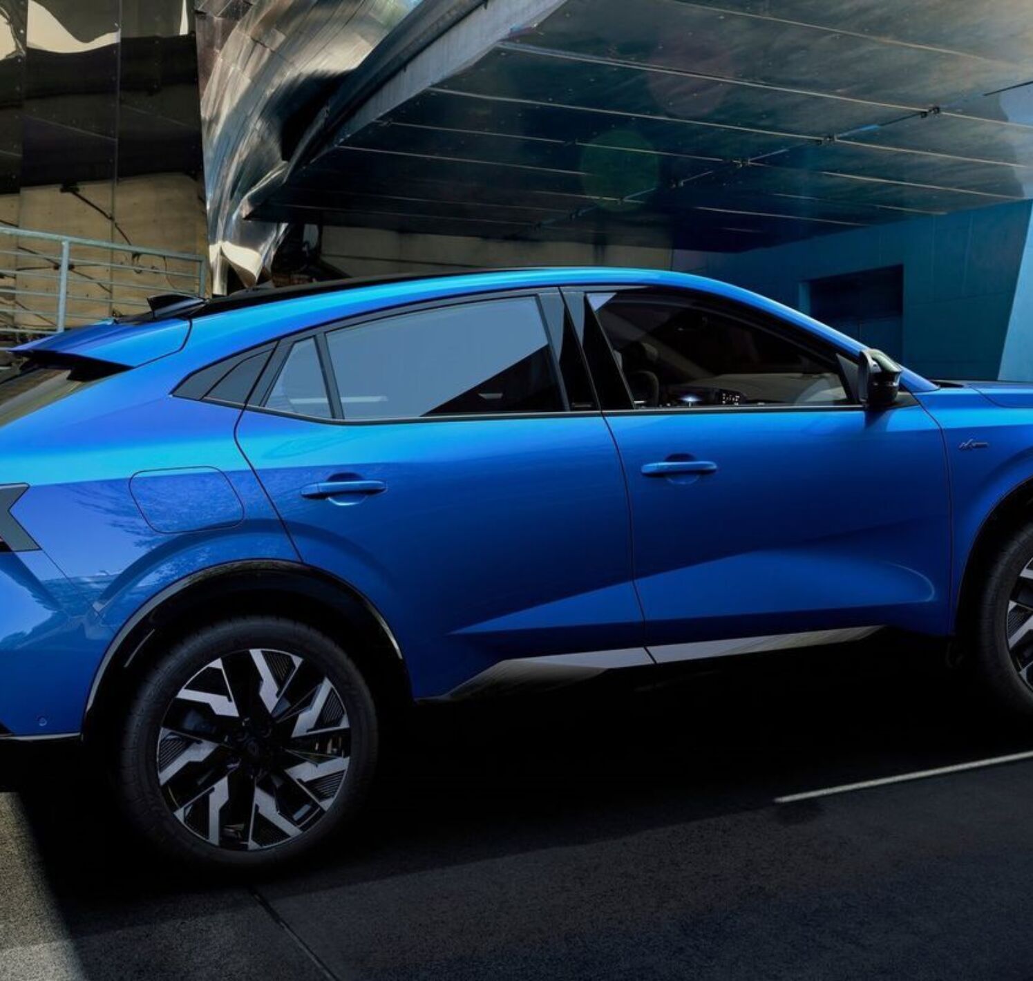 https://autofilter.sk/assets/files/images/rafale-phev/gallery/Renault-rafale-2023-19-galeria_2025-04-10-195502_dfuh.jpg - obrazok