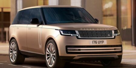 Klasický Range Rover dáva prednosť pokoju, priestoru a schopnostiam pred športom obrazok