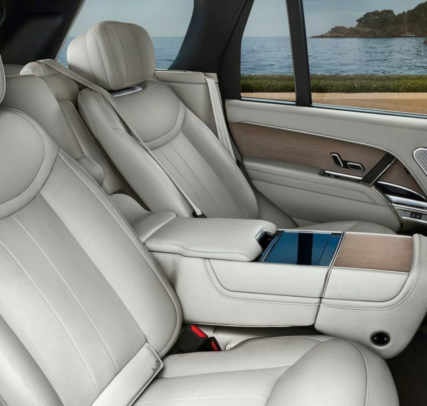 https://autofilter.sk/assets/files/images/range-rover-2/gallery/Land-rover-range-rover-2022-07-galeria.jpg - obrazok