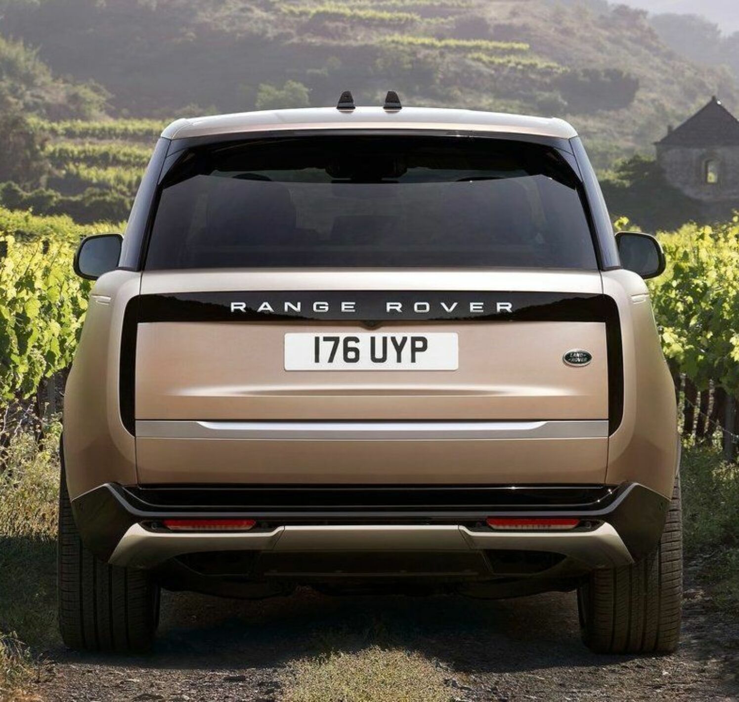https://autofilter.sk/assets/files/images/range-rover-2/gallery/Land-rover-range-rover-2022-09-galeria.jpg - obrazok