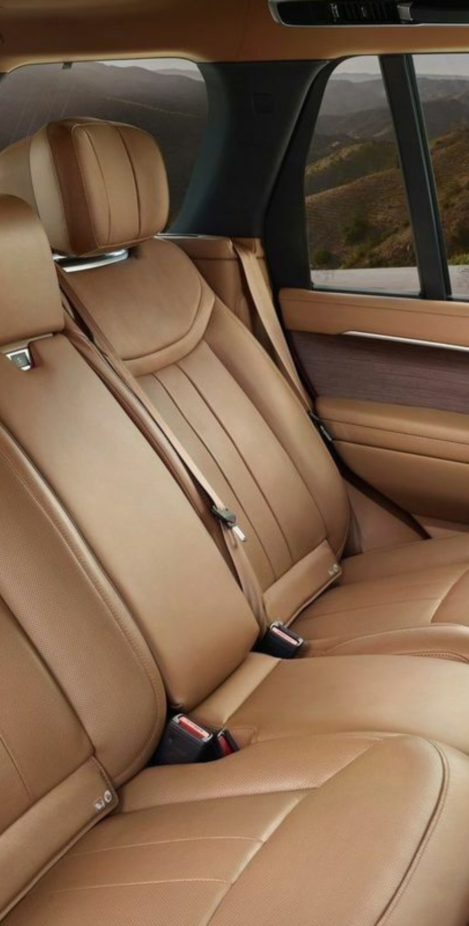 https://autofilter.sk/assets/files/images/range-rover-2/gallery/Land-rover-range-rover-2022-20-galeria.jpg - obrazok