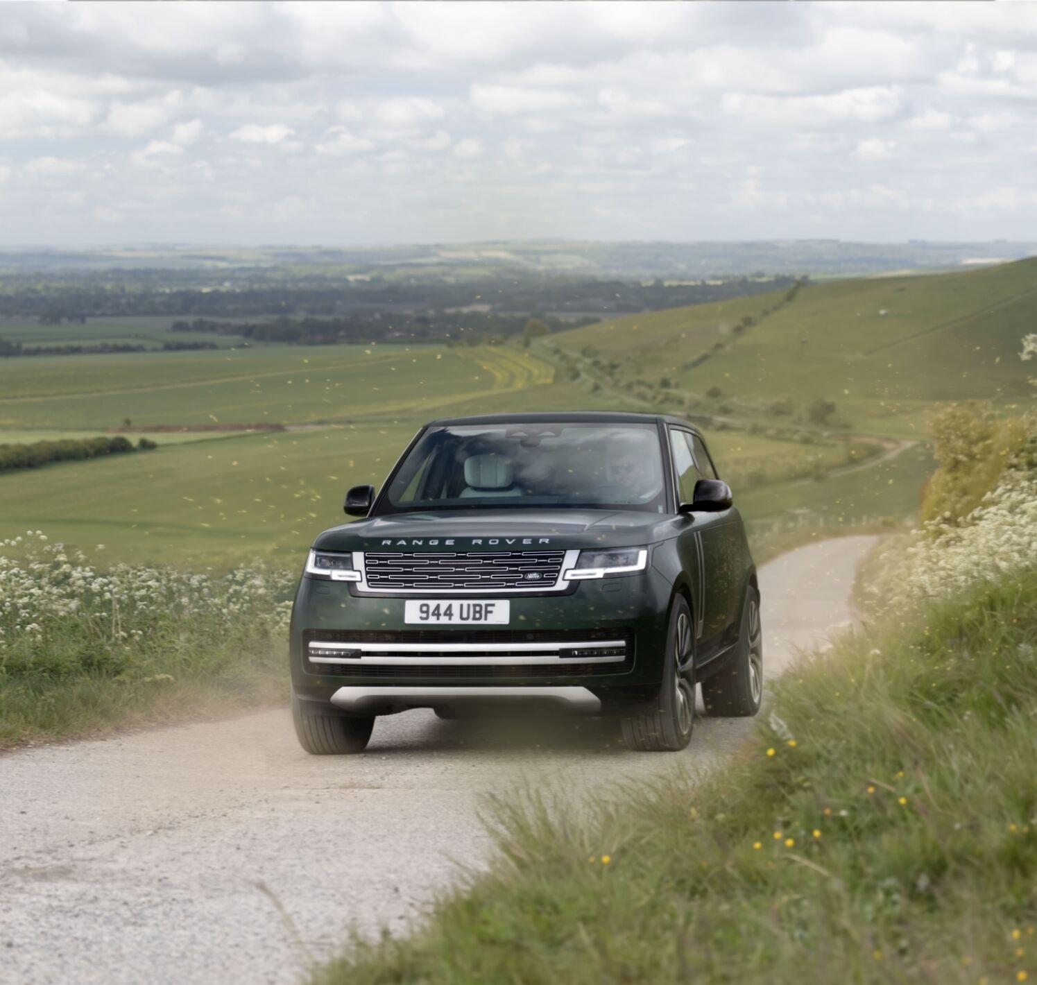 https://autofilter.sk/assets/files/images/range-rover-electric/gallery/RANGE-ROVER-ELECTRIC-DYNAMIC-STILL-02-020926_2026-09-15-140807_chst.jpg - obrazok