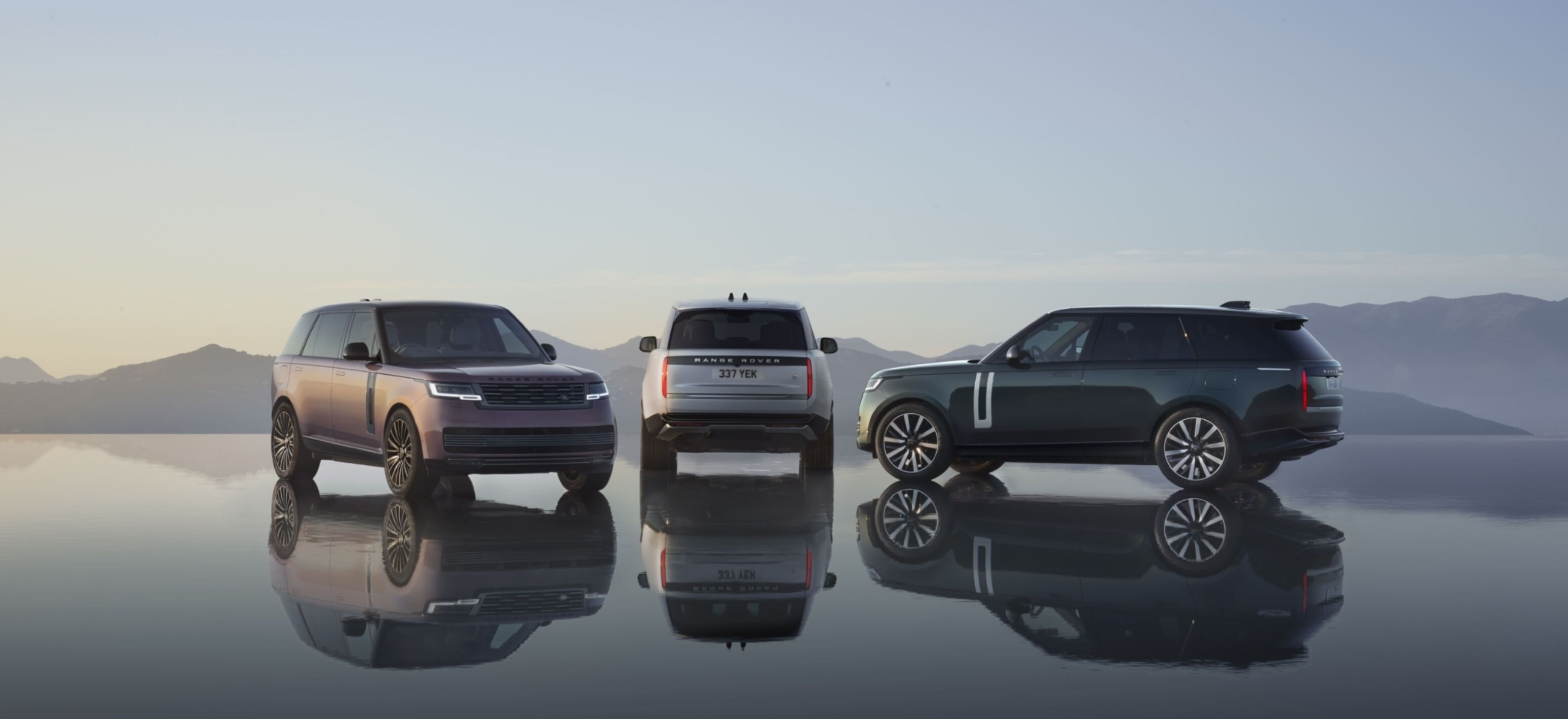 https://autofilter.sk/assets/files/images/range-rover-electric/gallery/RANGE-ROVER-ELECTRIC-THREE-CAR-02_09_26.jpg - obrazok