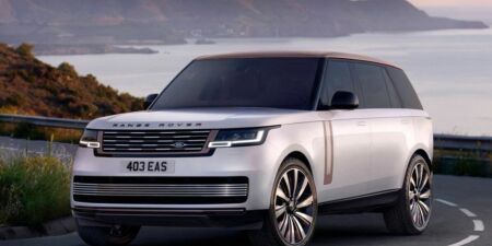 Range Rover Long pridáva priestor zadným cestujúcim, nie ľahšie parkovanie obrazok