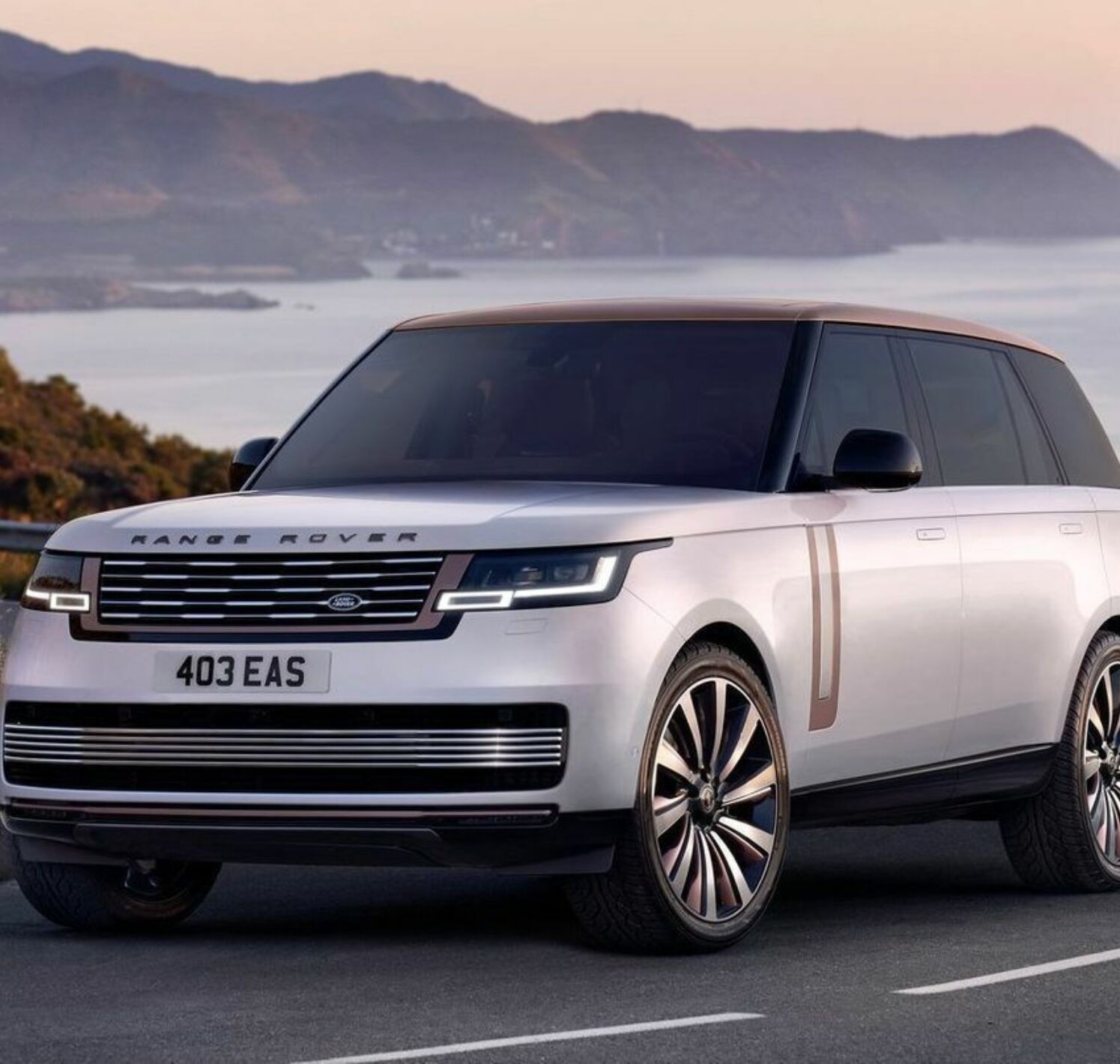 https://autofilter.sk/assets/files/images/range-rover-long/gallery/Land-rover-range-rover-2022-29-galeria_2025-04-11-090220_plqh.jpg - obrazok